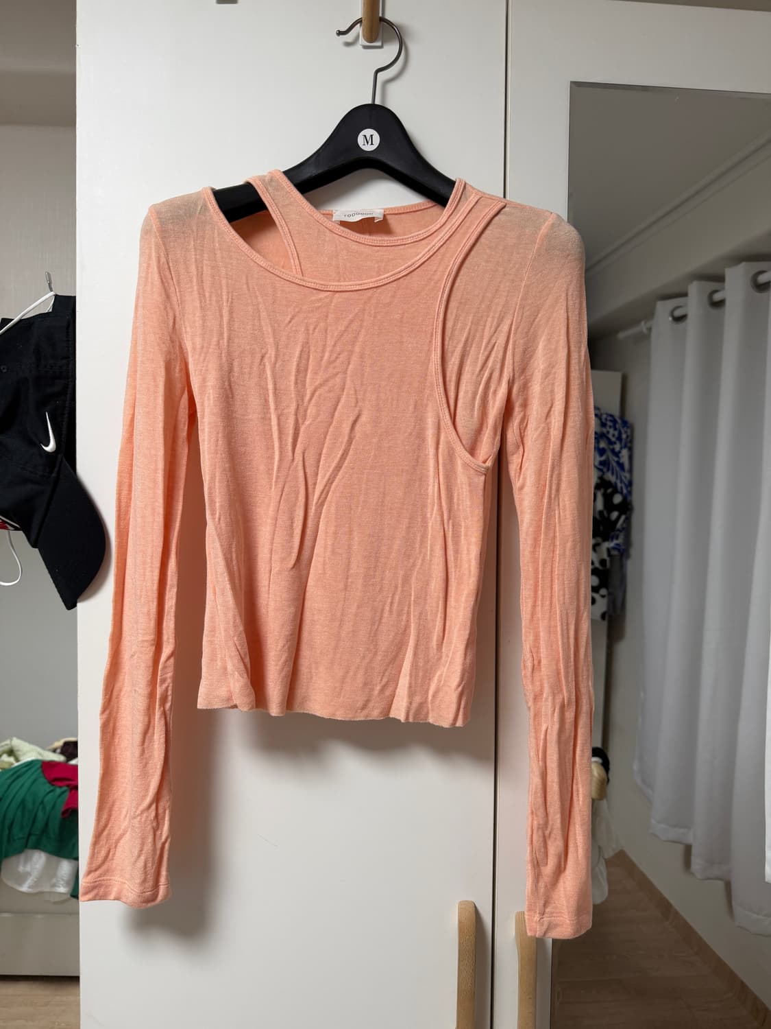 투굿 코랄 컷아웃 긴팔티  ( 새상품) 상품이미지1