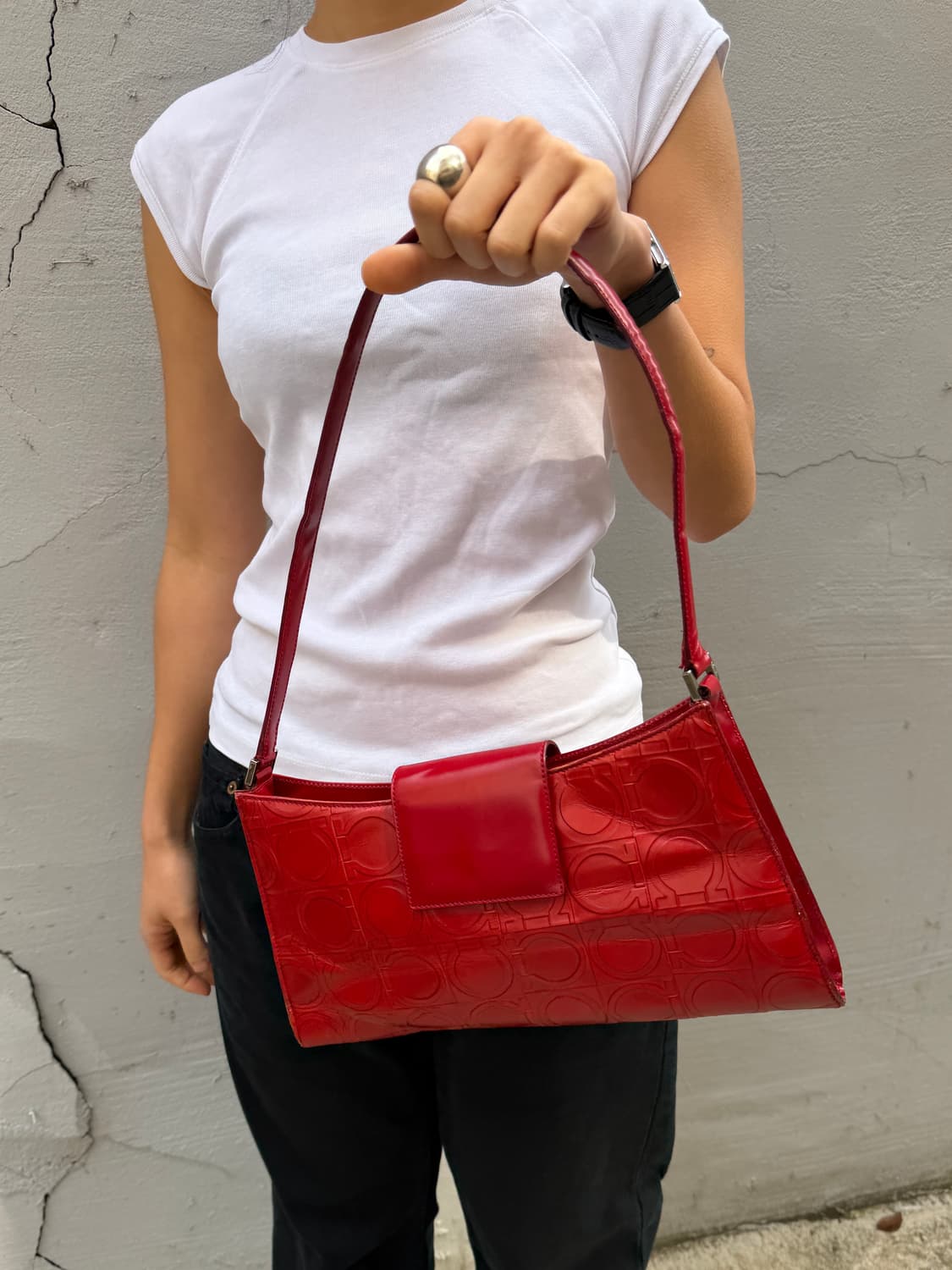 페라가모 간치니 패턴 포켓 플랩 숄더백 레드 상품이미지2