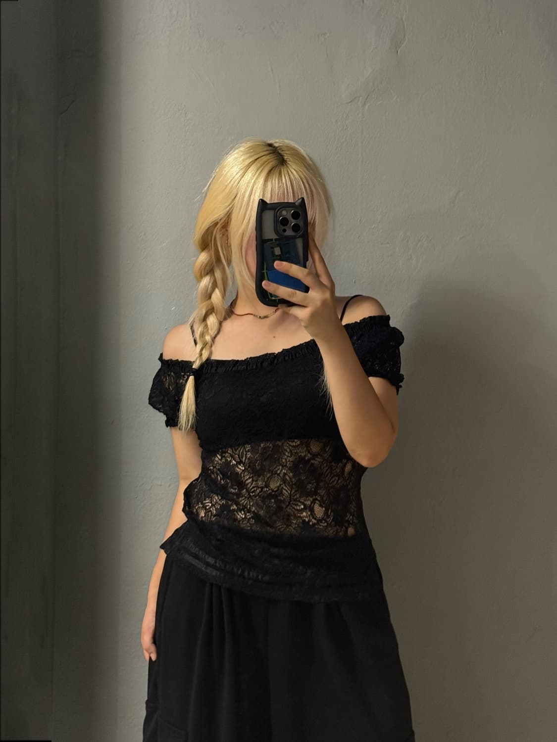 see-through pattern off-shoulder top 상품이미지1
