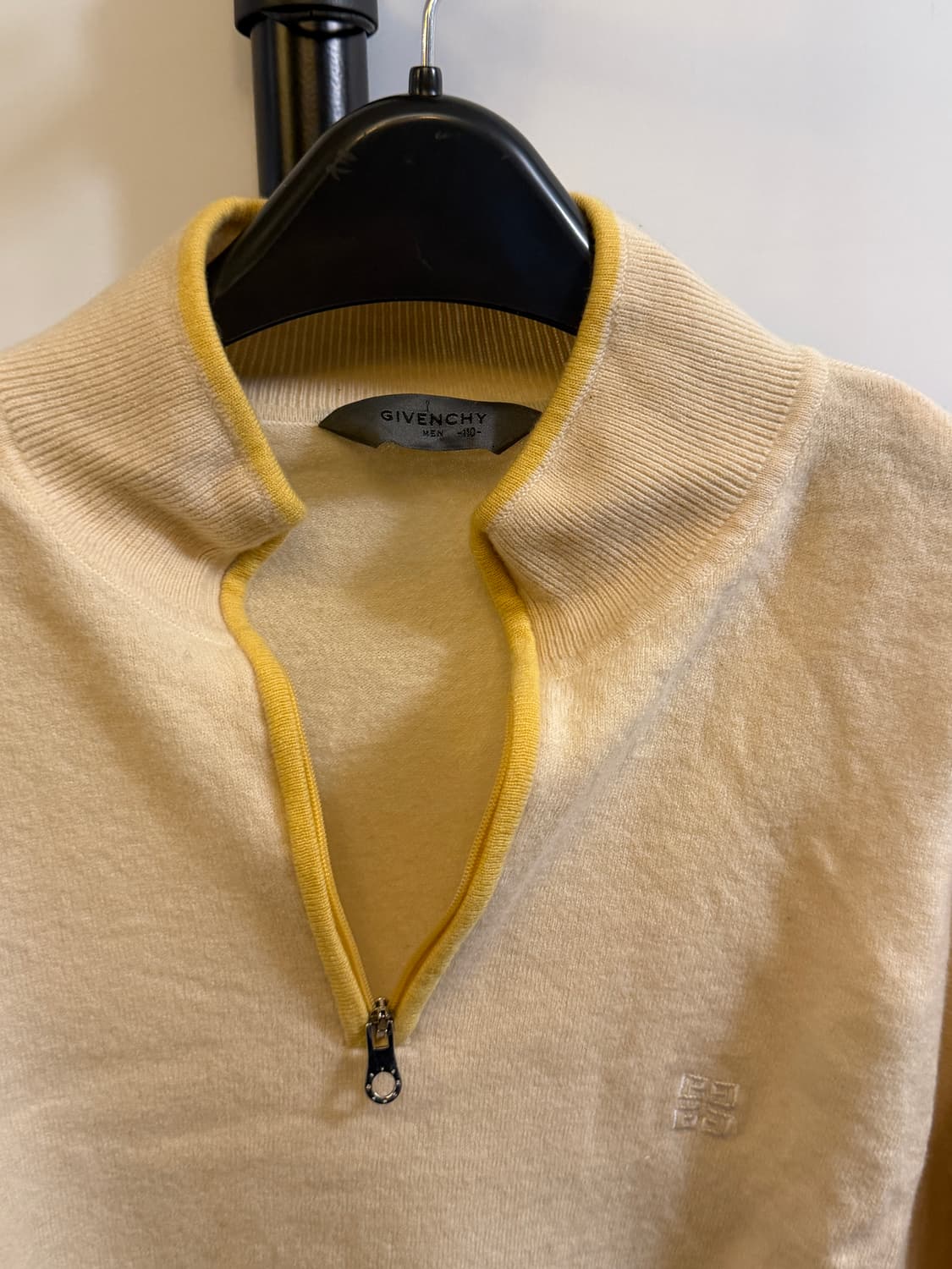 지방시 카라 니트 반집업 상품이미지3