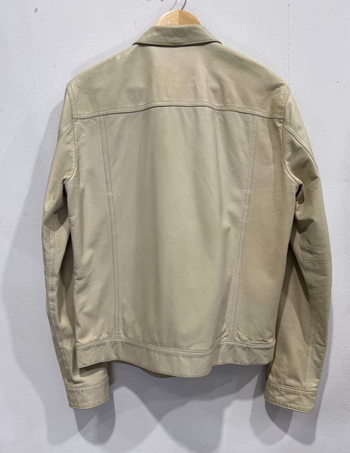 띠어리 아이보리 트러커 가죽 자켓 M 상품이미지2