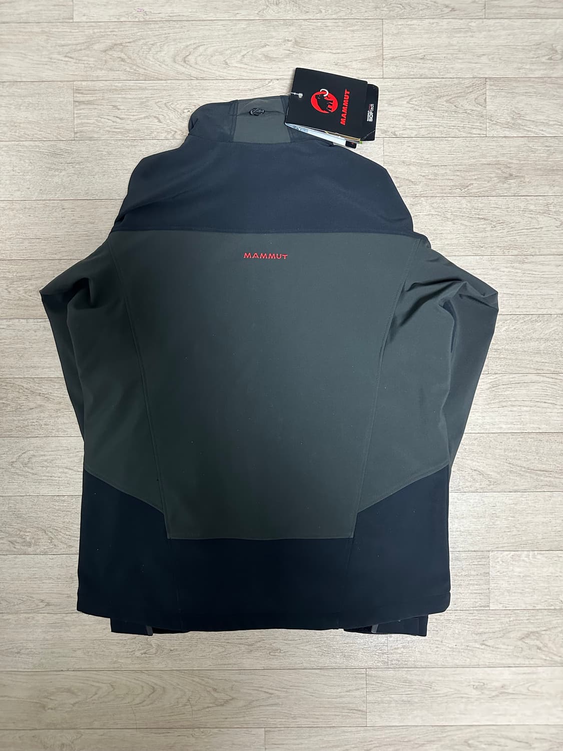 마무트 소프트쉘 새상품 상품이미지2