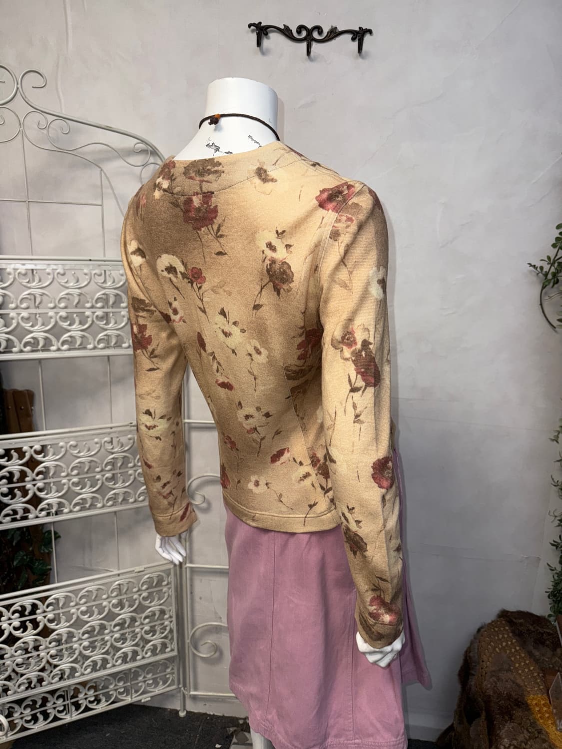 Beige tie dye vintage flower button knit 상품이미지3