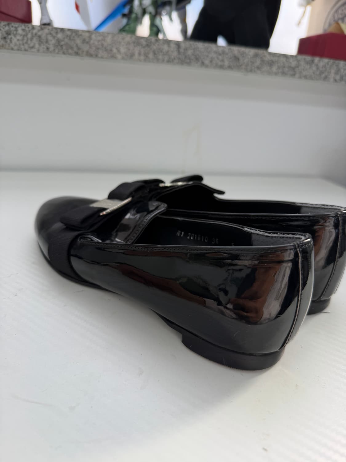 정품) 페라가모 블랙 페이턴트 로퍼 여성 구두 36 상품이미지6