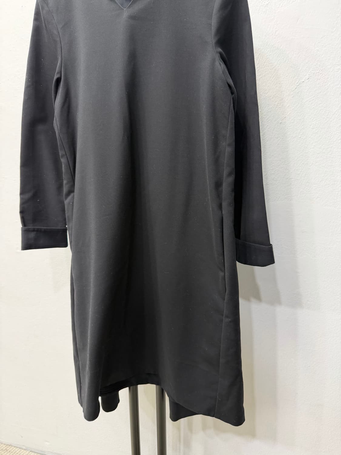 정품) COS 코스 블랙 V넥 원피스 32 상품이미지3