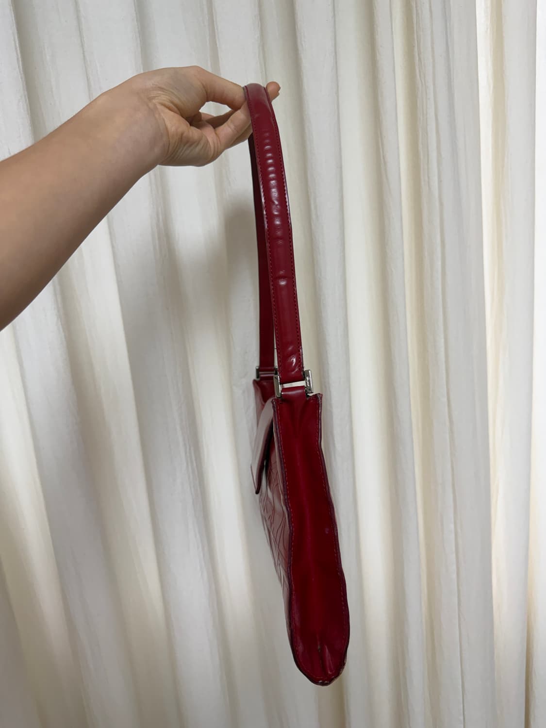 페라가모 간치니 패턴 포켓 플랩 숄더백 레드 상품이미지6