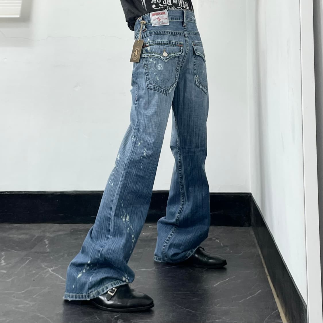 (새상품) 트루릴리전 페인팅 부츠컷 와이드 데님 팬츠 상품이미지4