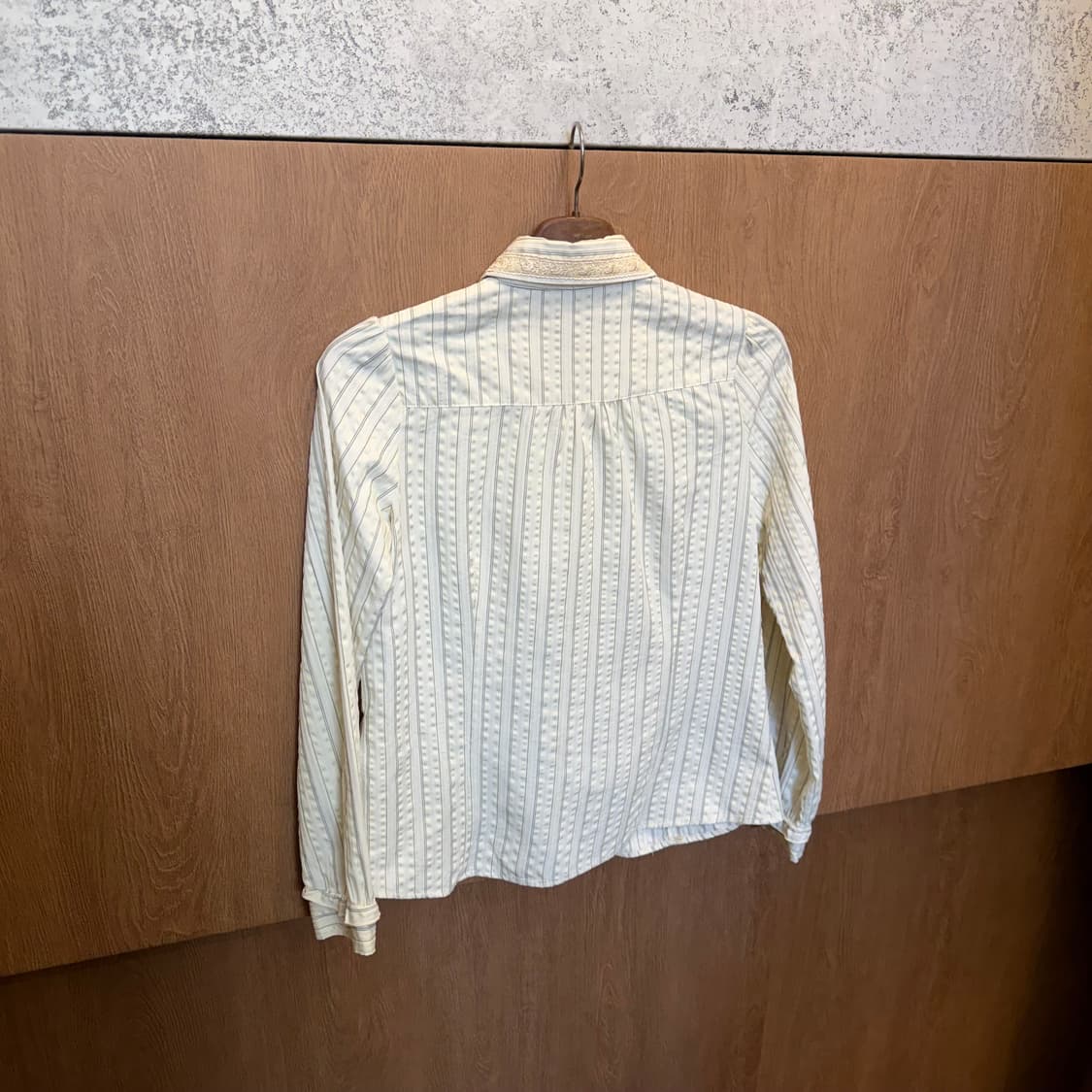 빈티지 스트라이프 셔츠 블라우스 레이스 타이 스트랩 디테일 아이보리 상품이미지2