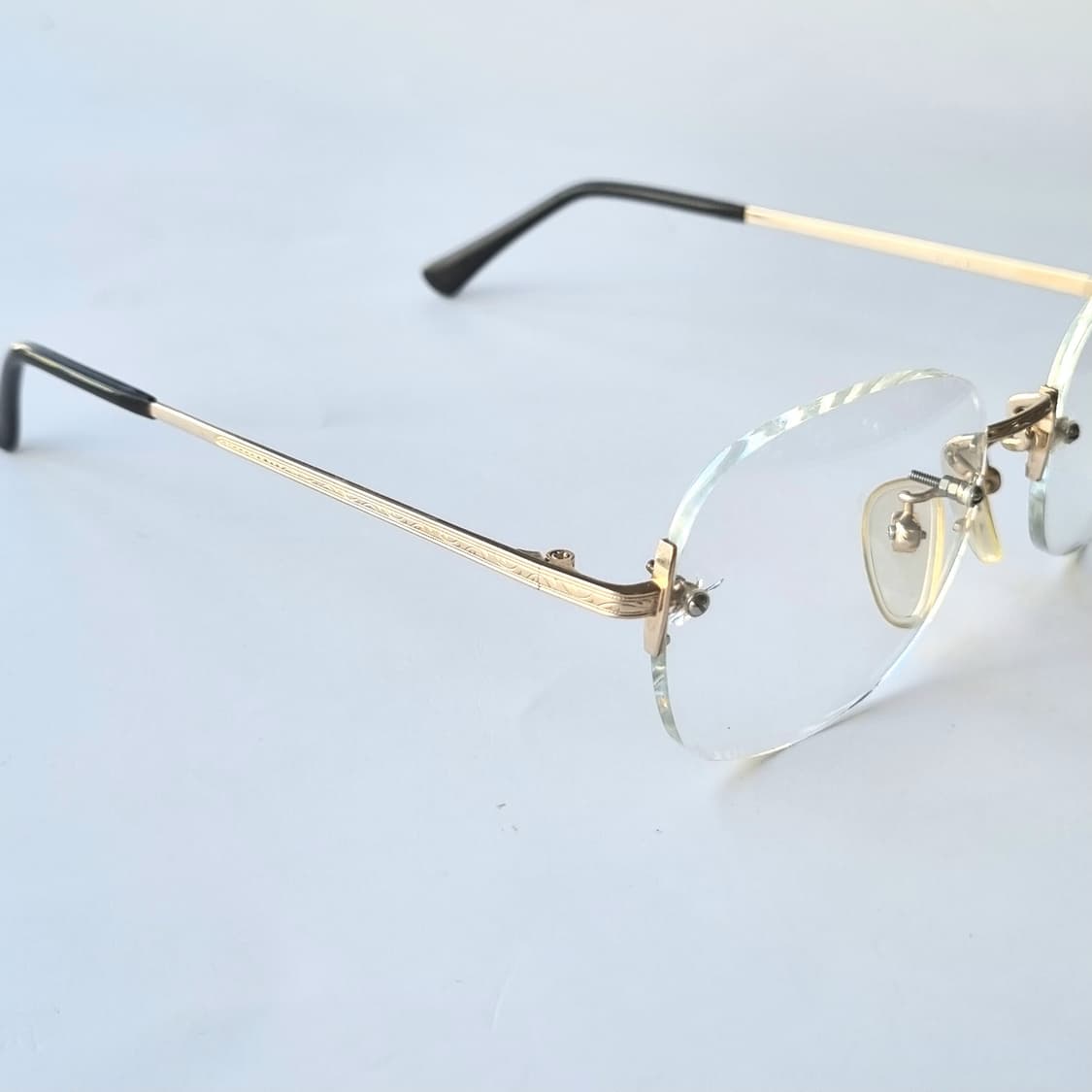 데드스탁 미니멀&럭셔리 골드 포인트 무테 안경  760 상품이미지6