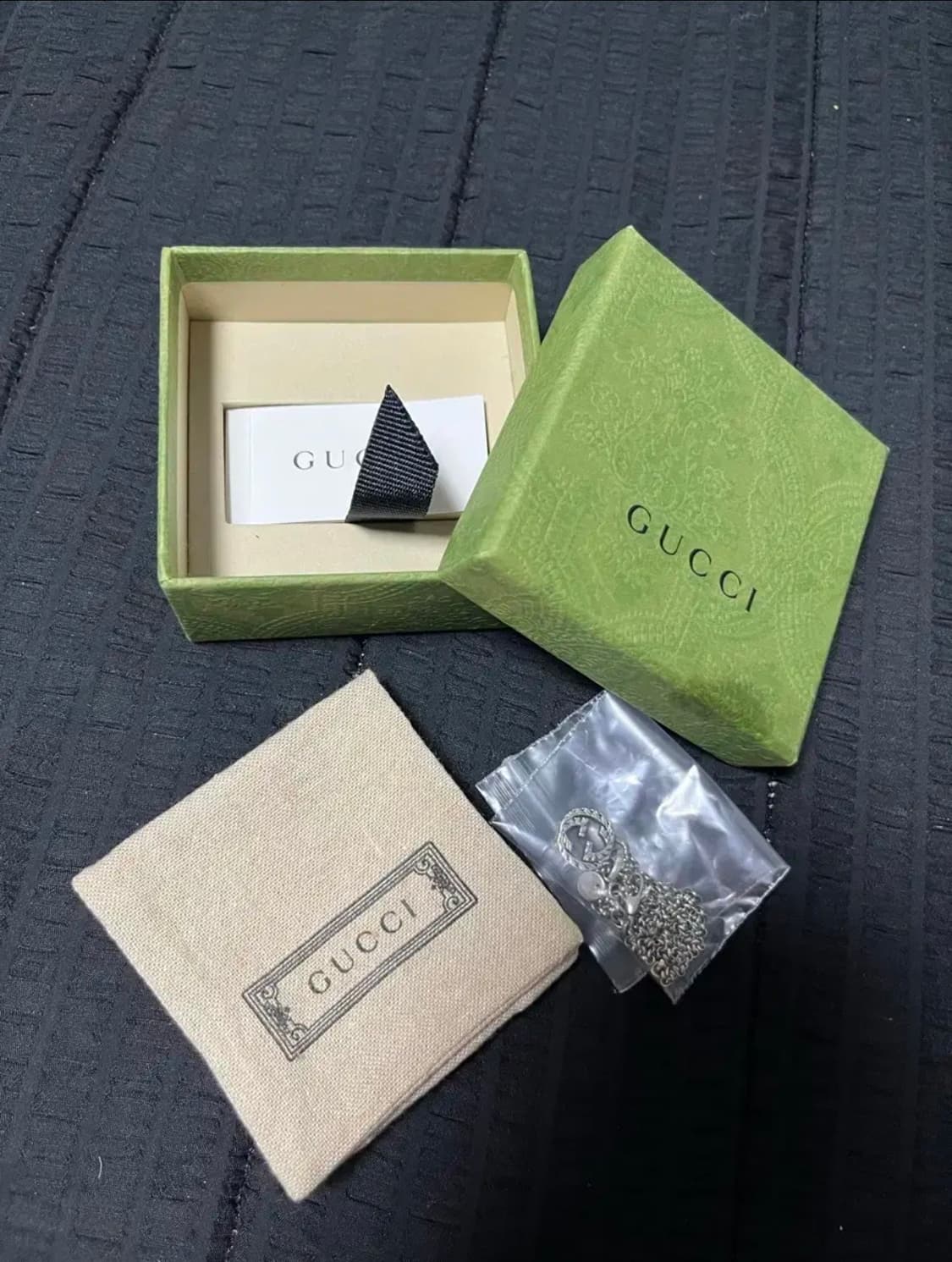 구찌 인터로킹 G 팬던트 네크리스 실버 상품이미지4