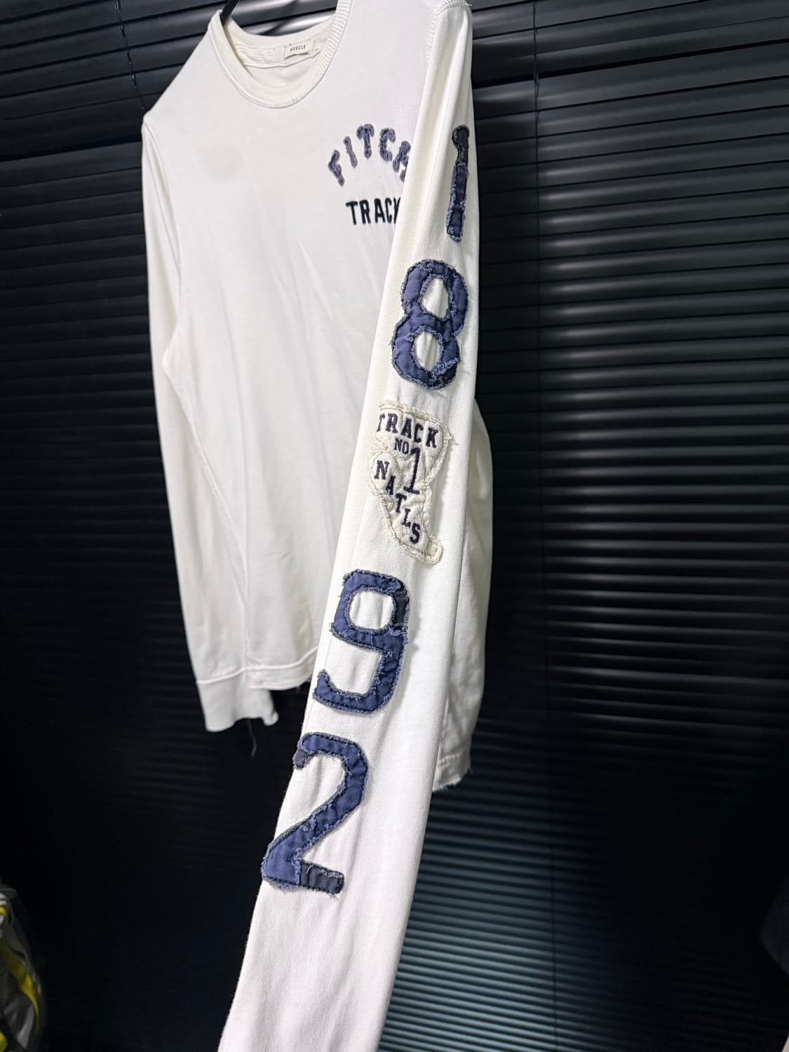 아베크롬비 피치 화이트 흰색 긴팔 롱슬리브리스 티셔츠 M 95 패치 로고 상품이미지5