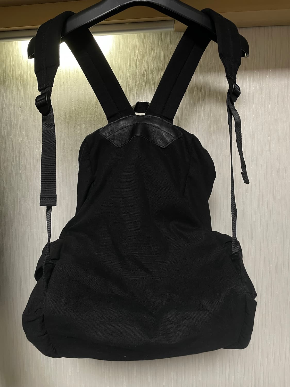 산산기어 플랩 백팩 블랙 - 25SS 상품이미지3