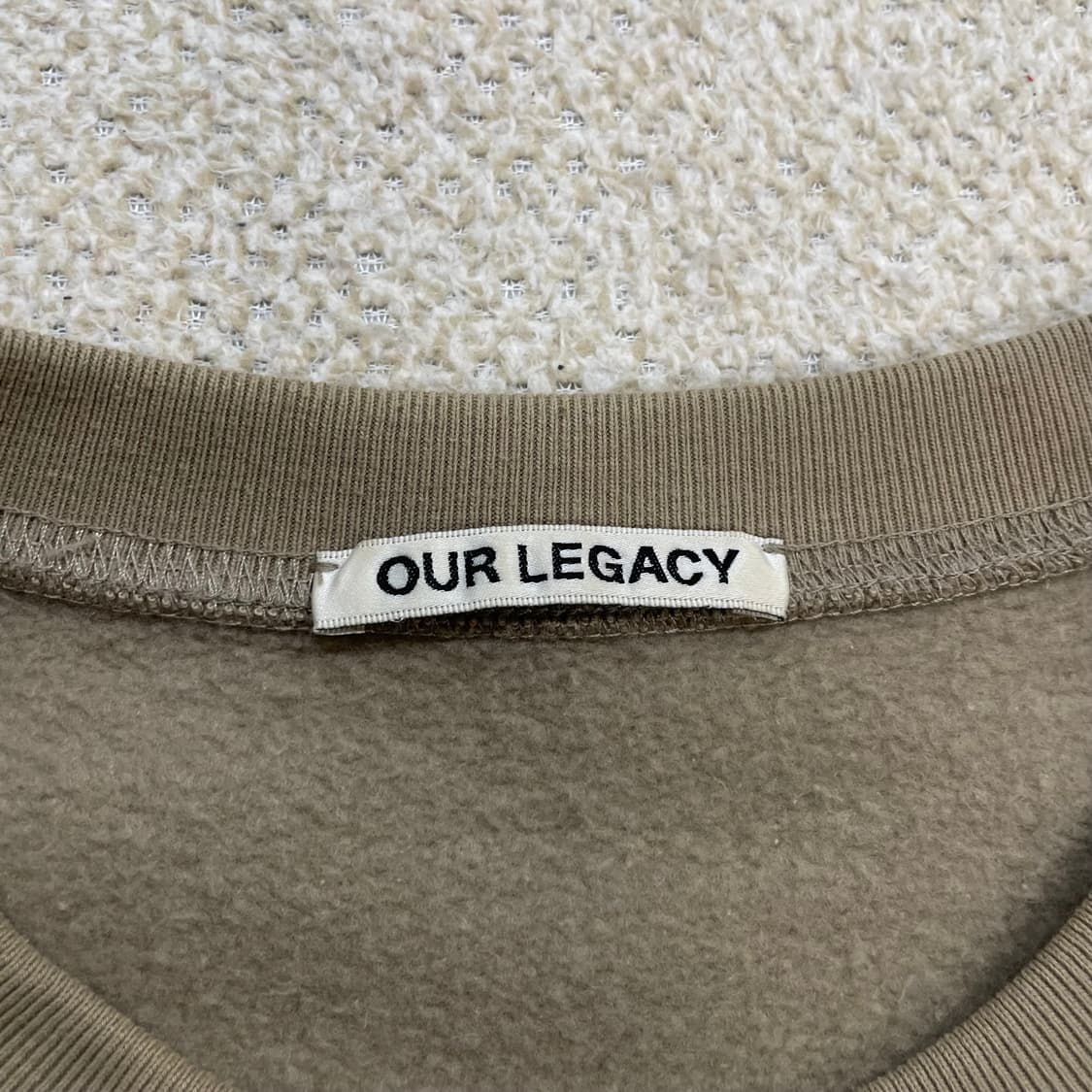 아워레가시 크로스 크루넥 맨투맨 베이지 상품이미지3