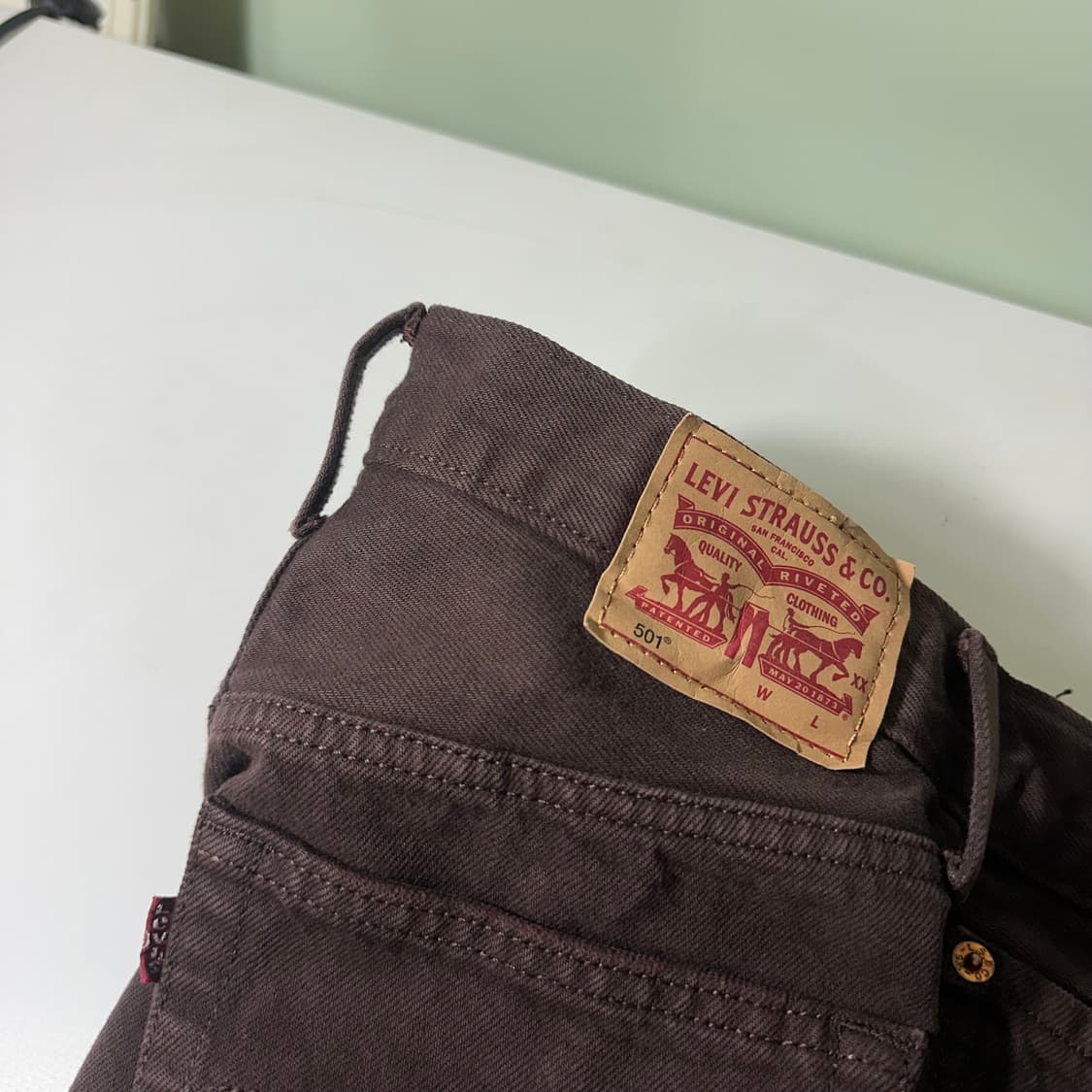 우먼S-M 리바이스501 딥브라운 보이프렌드핏 버튼플라이 크롭데님팬츠 상품이미지2