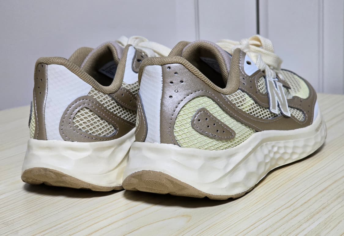 뉴발란스 프레쉬폼 아리시 베이지 스니커즈 235 상품이미지4