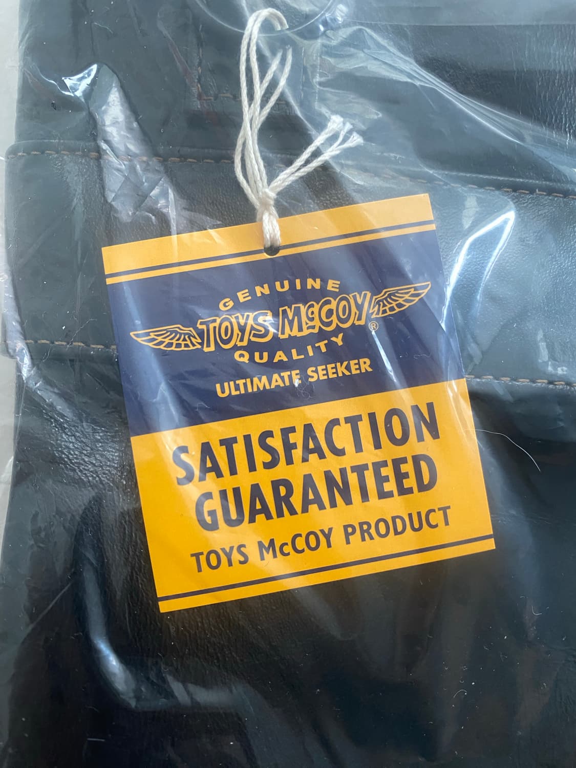 토이즈맥코이 레더 헬멧백 브라운 판매합니다. 상품이미지6