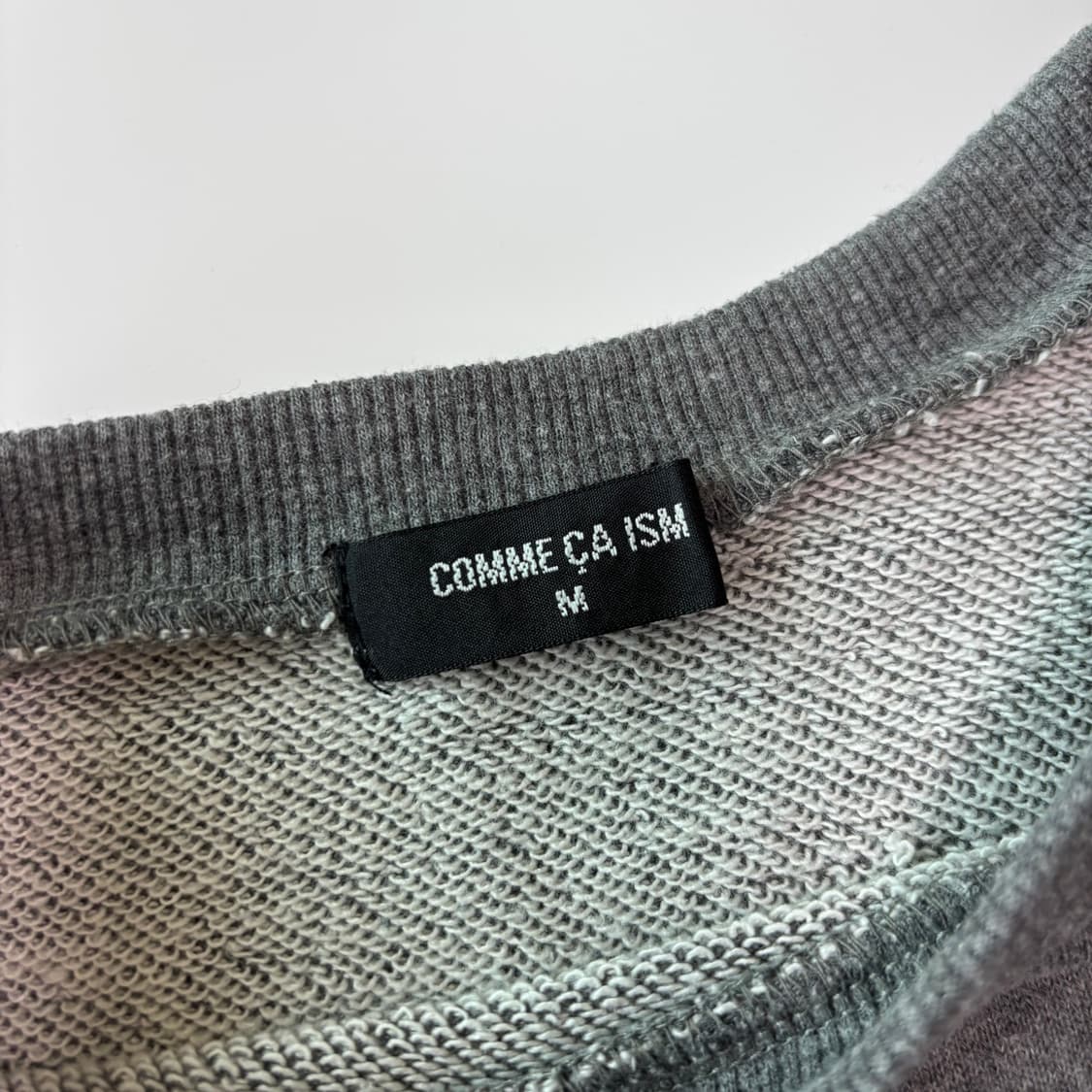 꼼사이즘 미니멀 로고 그레이 맨투맨 상품이미지2