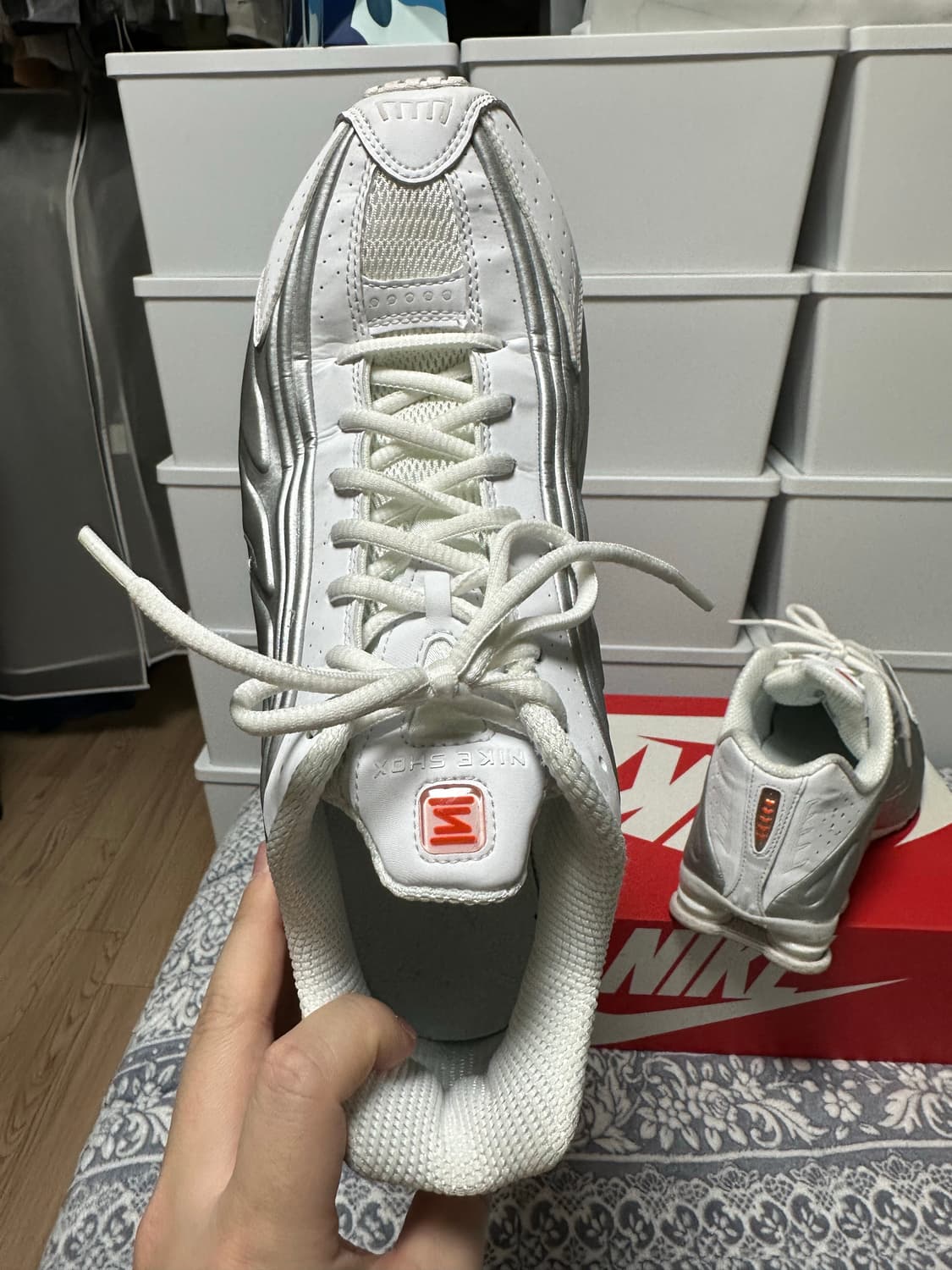 나이키 샥스 R4 화이트메탈릭실버 W285 정리합니다!! 상품이미지3
