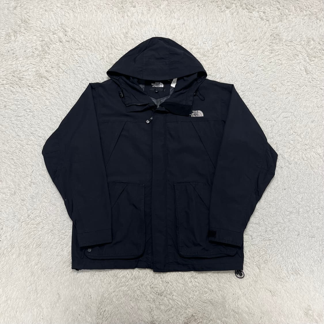The North Face black windbreaker 상품이미지4