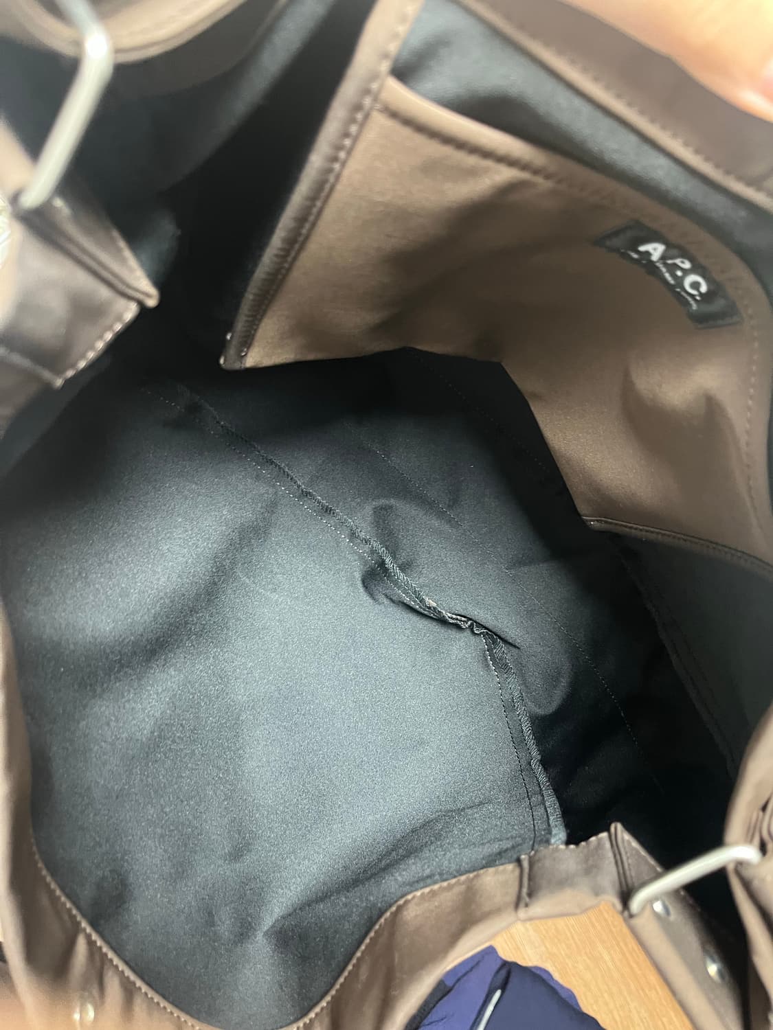 A.P.C 아페쎄 25FW 크로스백 커피브라운 상품이미지4