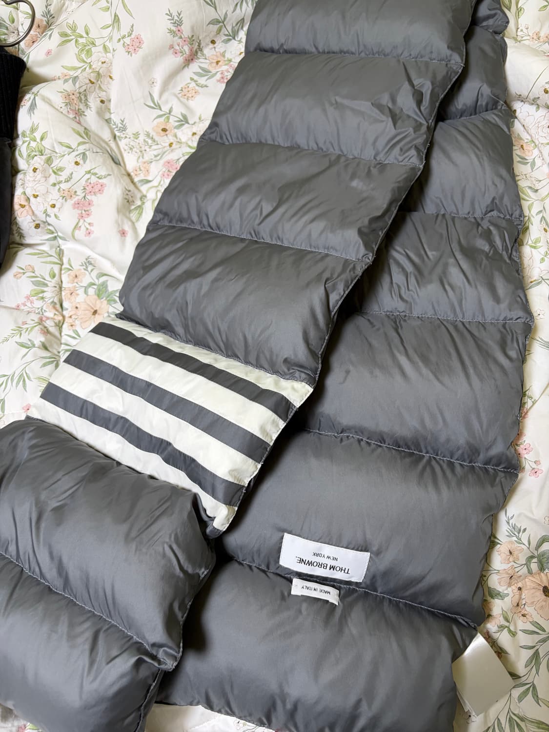 톰브라운 패딩 머플러 상품이미지1