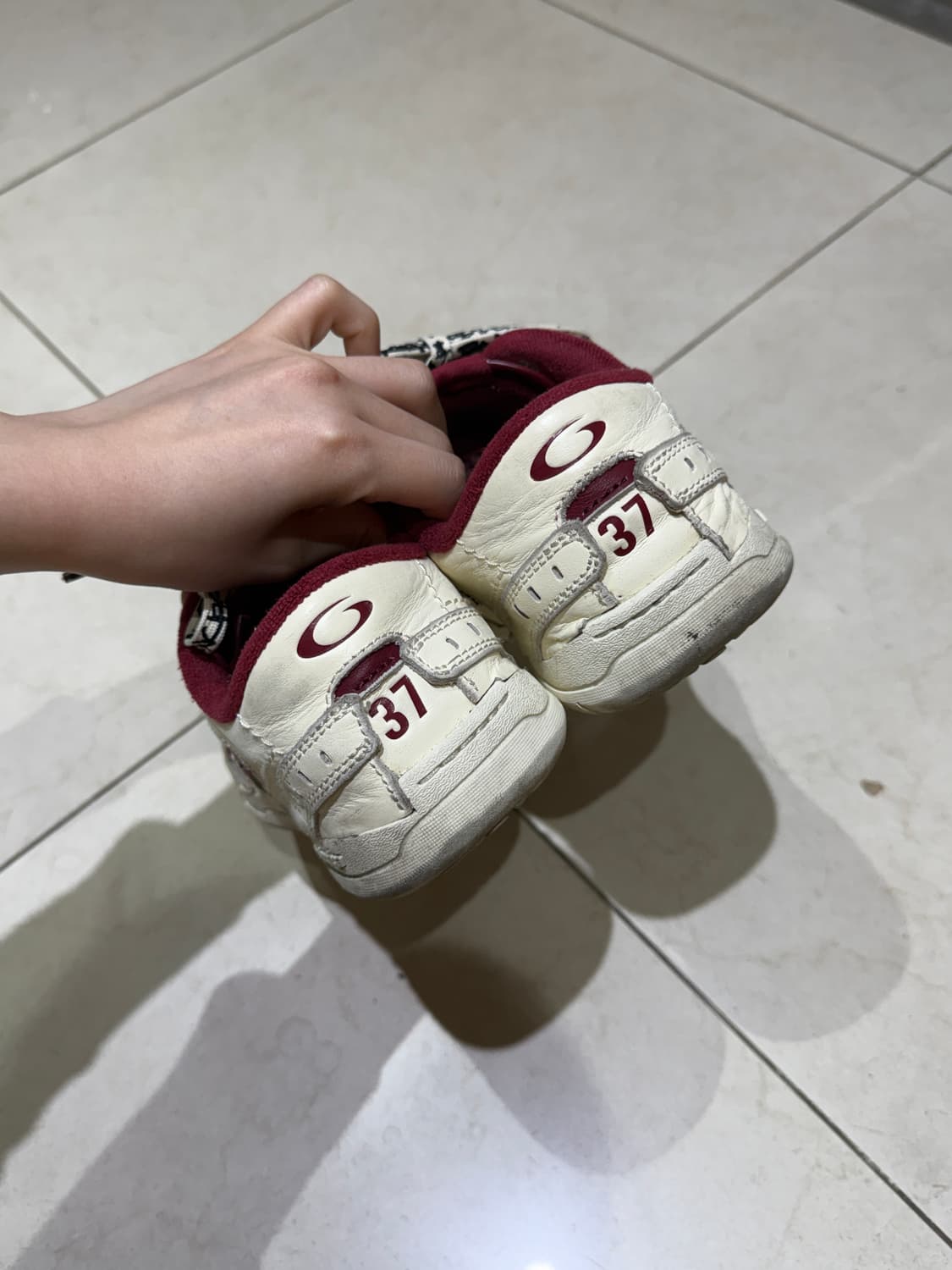 발렌시아가 햄튼스 미디엄 원/아웃 스니커즈 상품이미지6