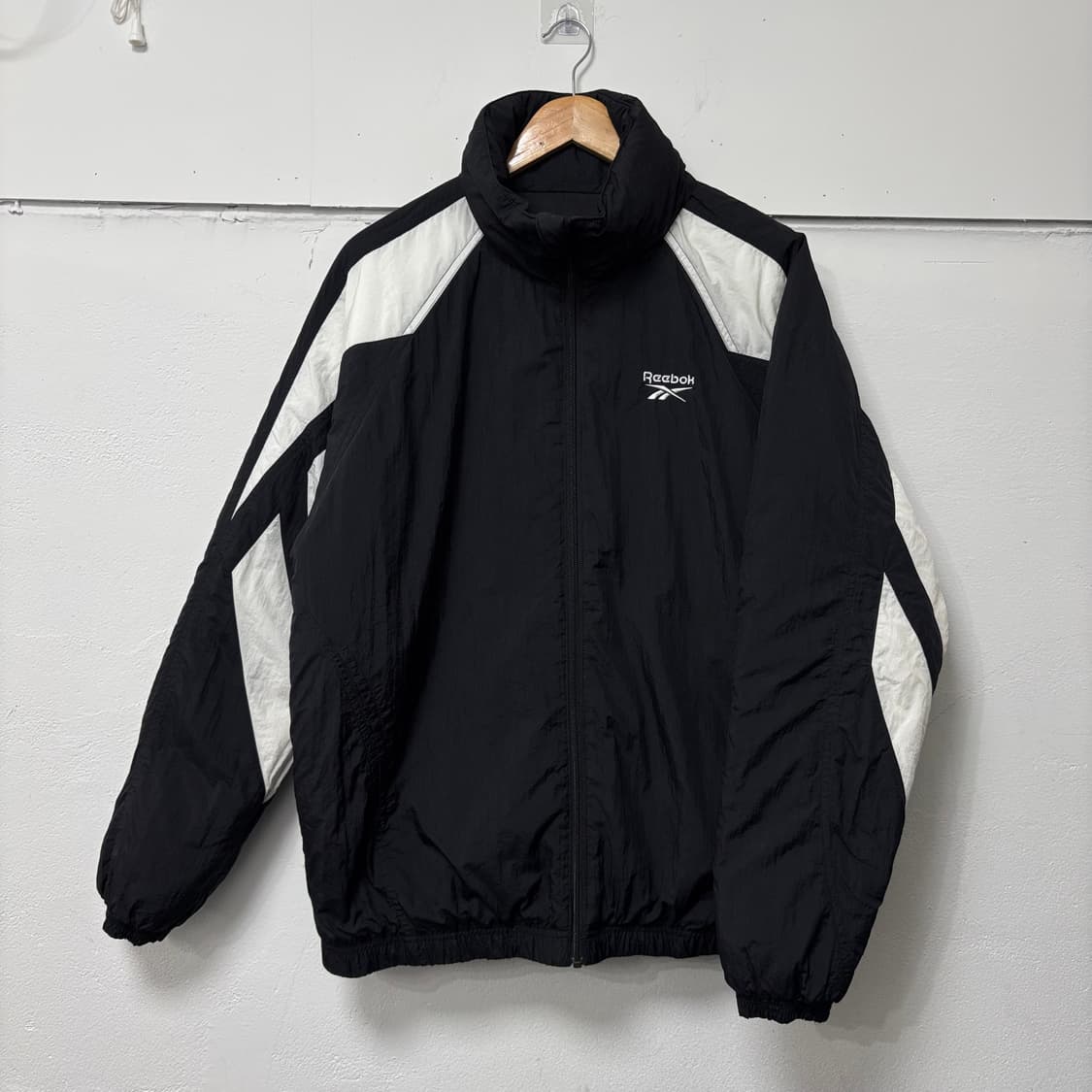 리복 블랙 리버시블 패딩 점퍼 상품이미지1