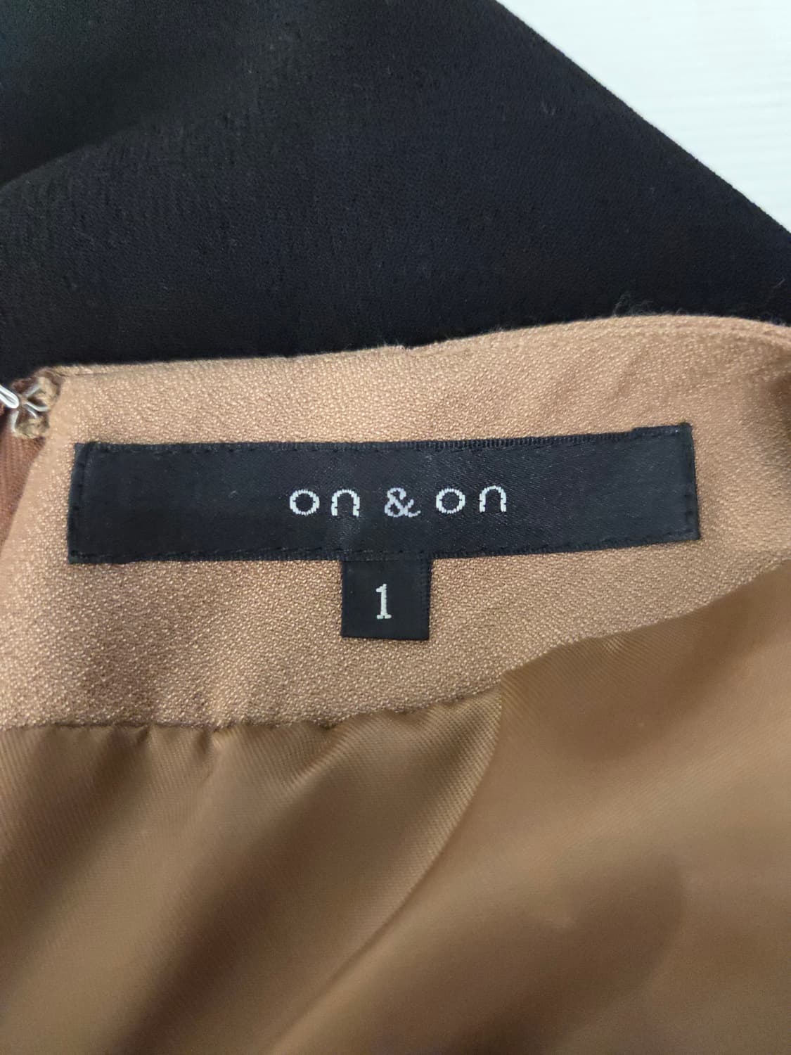 온앤온(on & on) 배색 레이어드 셔링 원피스 상품이미지6