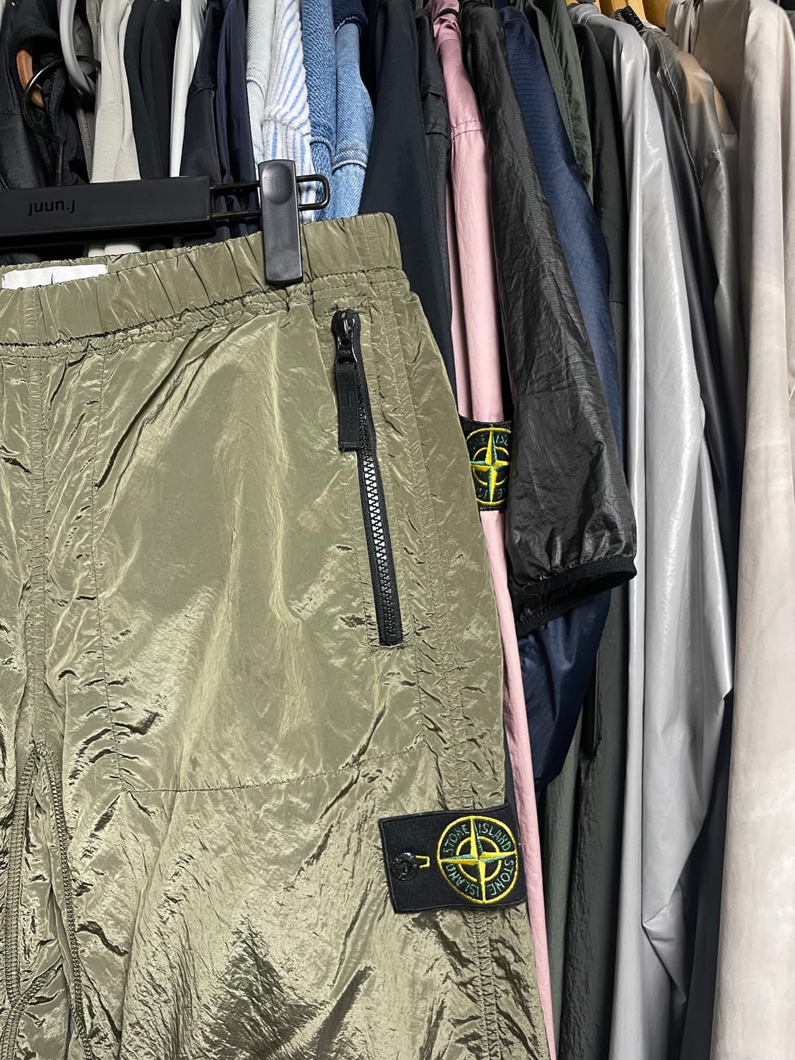 [m] 18fw 스톤아일랜드 나일론메탈 팬츠 올리브 카키 상품이미지2