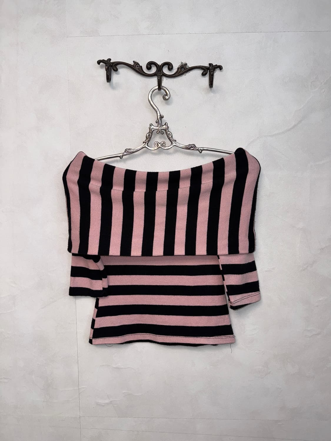 Black pink stripe off shoulder half slee 상품이미지5