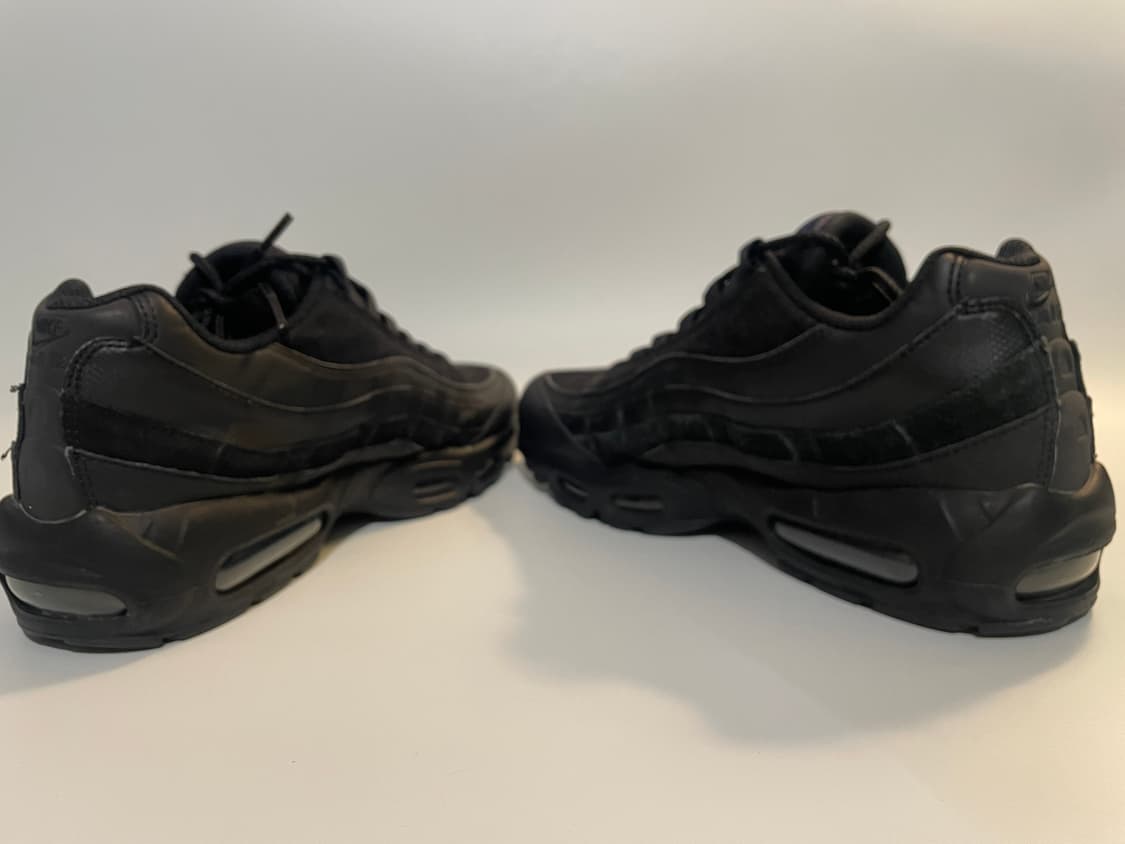 나이키 에어 맥스 95 트리플블랙 에센셜 275 상품이미지2