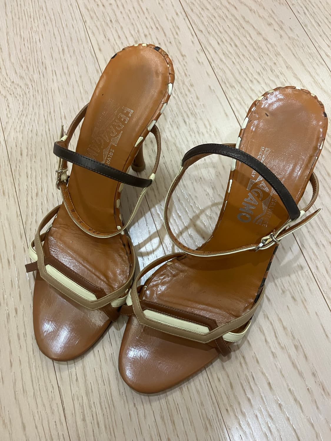 페라가모 여름 샌들 상품이미지1