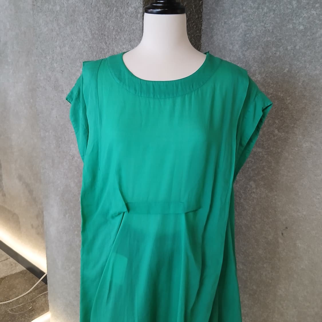 [zucca] 핀턱 루즈핏 슬리브리스 롱원피스 상품이미지3