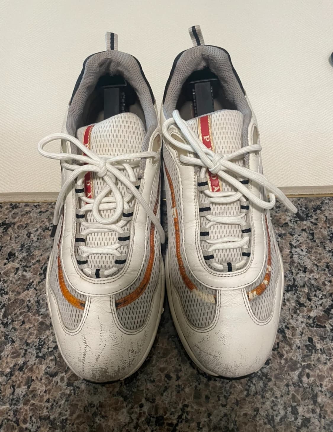 프라다 화이트 스니커즈 275 상품이미지1