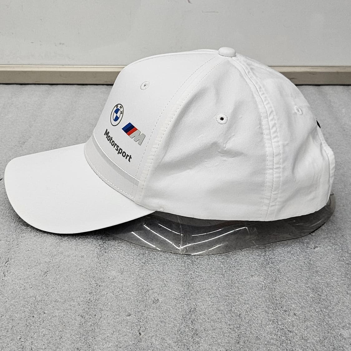 미착용 BMW M Motorsport 로고가 멋스럽게 새겨진 흰색 볼캡 상품이미지4