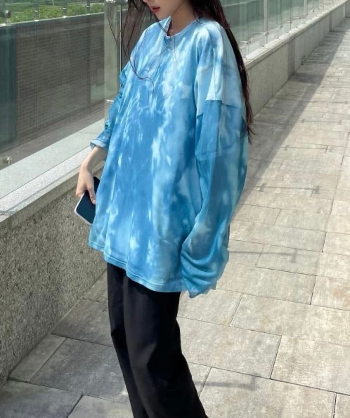 새상품> 에이블리 타이다이 마블 나염 시스루 레이어드 긴팔 티셔츠 블루 상품이미지3