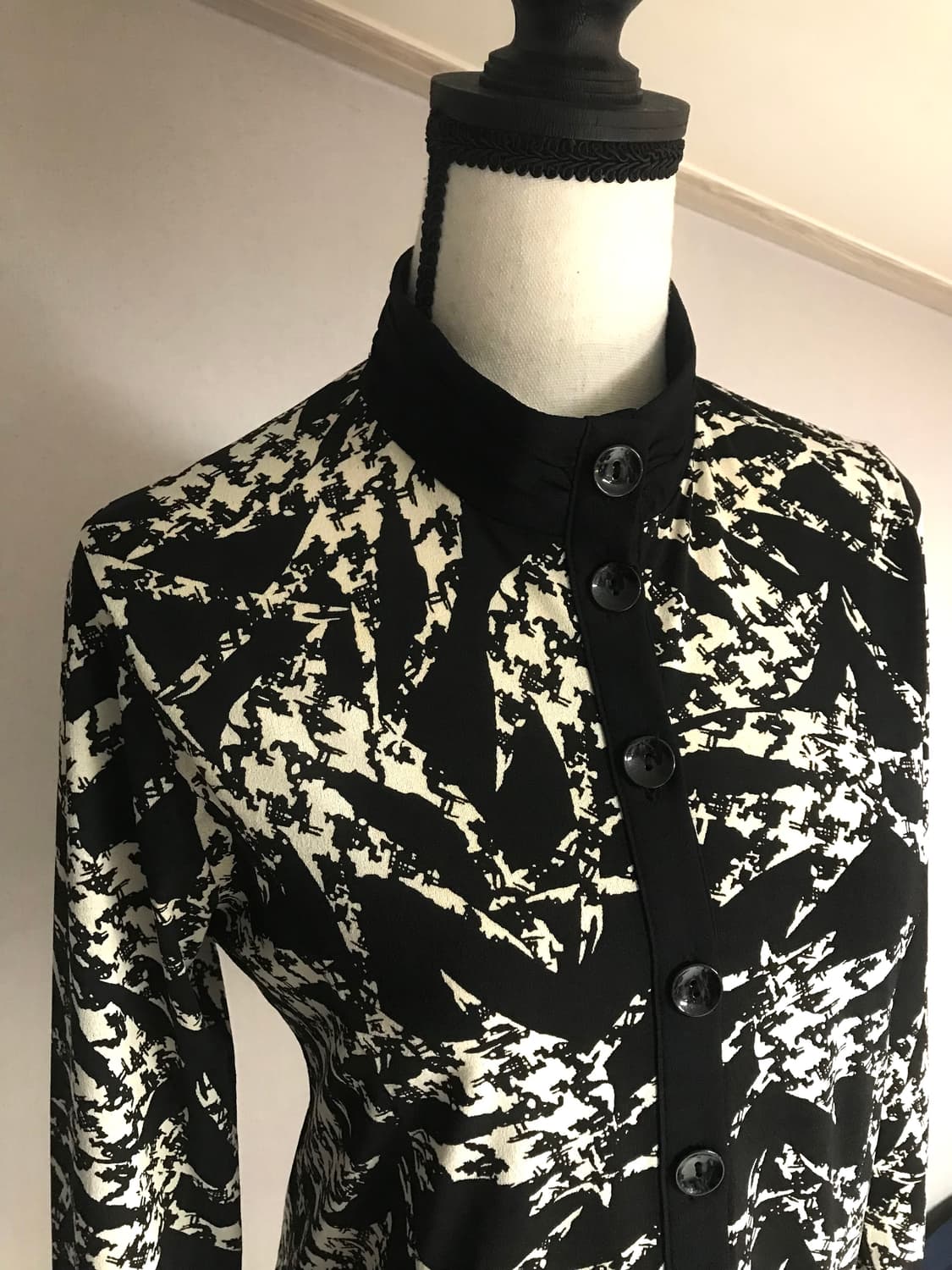 Gothic Pattern High-neck Cardigan 상품이미지3