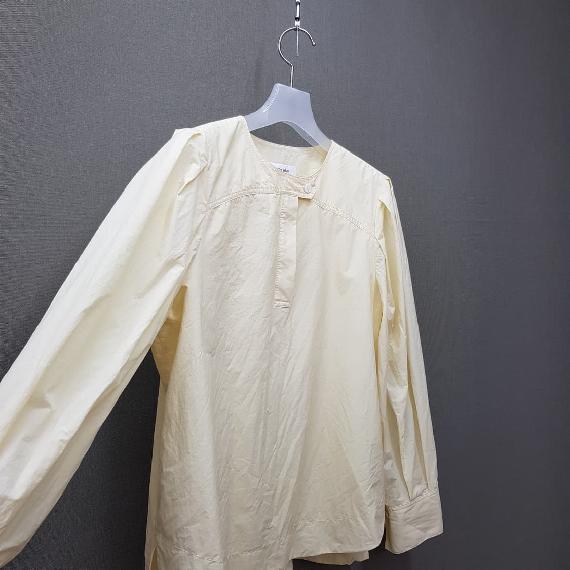 구호플러스 라운드넥 버튼 포인트 블라우스 M사이즈 상품이미지3