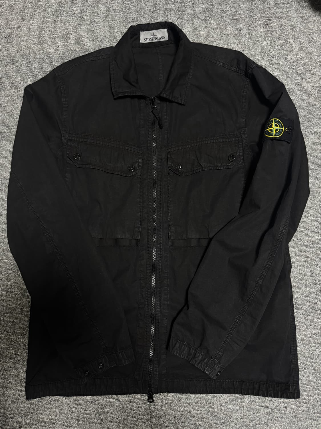 스톤 아일랜드 브러쉬드 오가닉 코튼 오버셔츠 블랙 상품이미지1