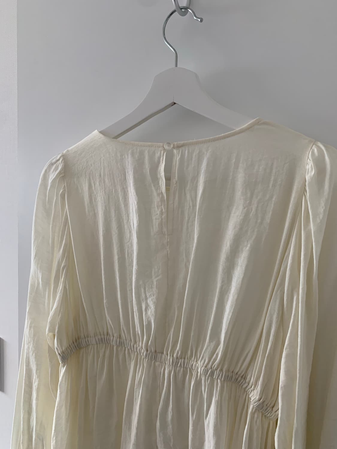 아이보리 러플 블라우스 상품이미지3