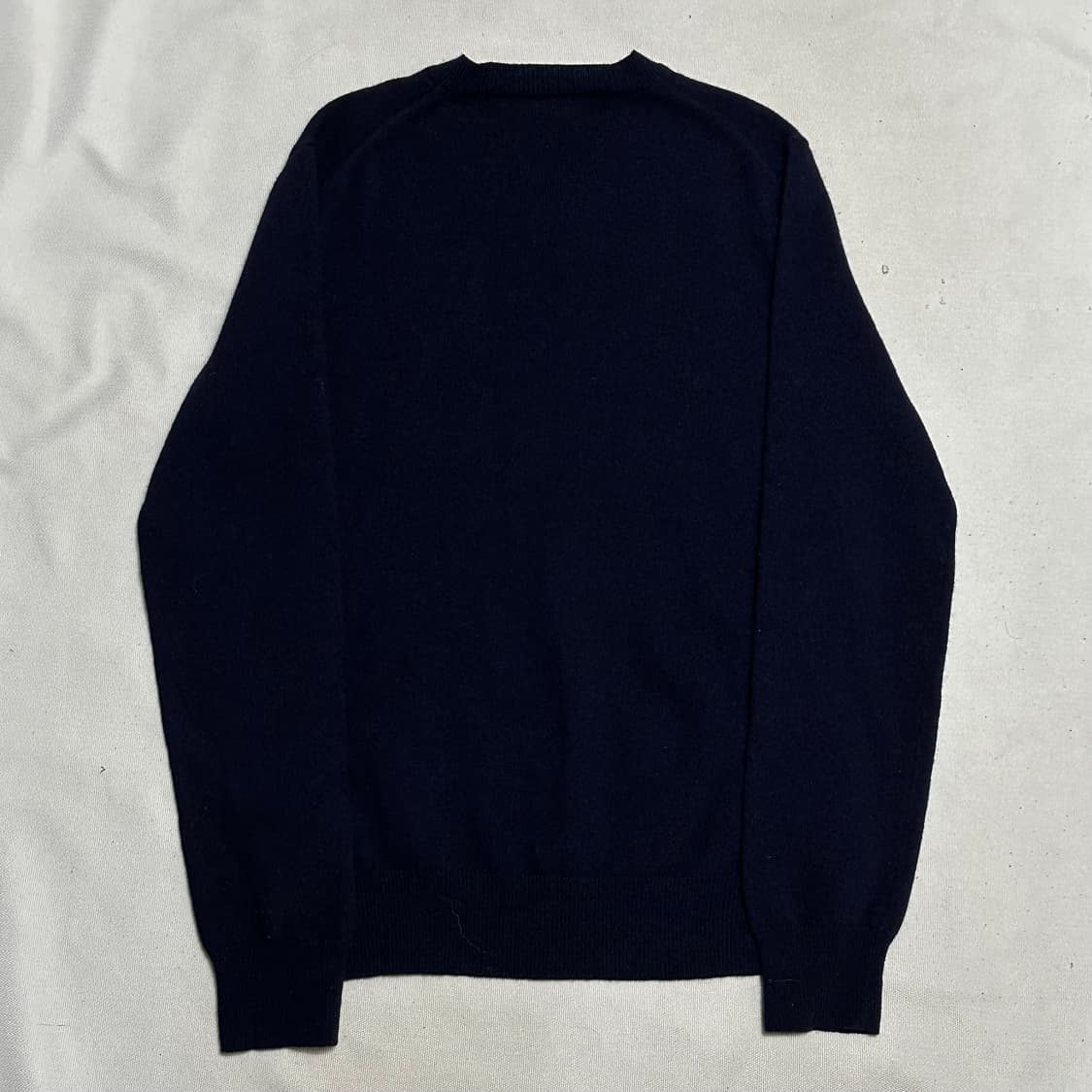 M 꼼데가르송 브이넥 하트골드로고 네이비 니트 상품이미지3