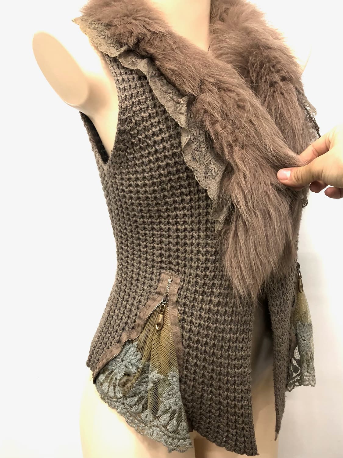 side lace detail fur trim knit vest 상품이미지4