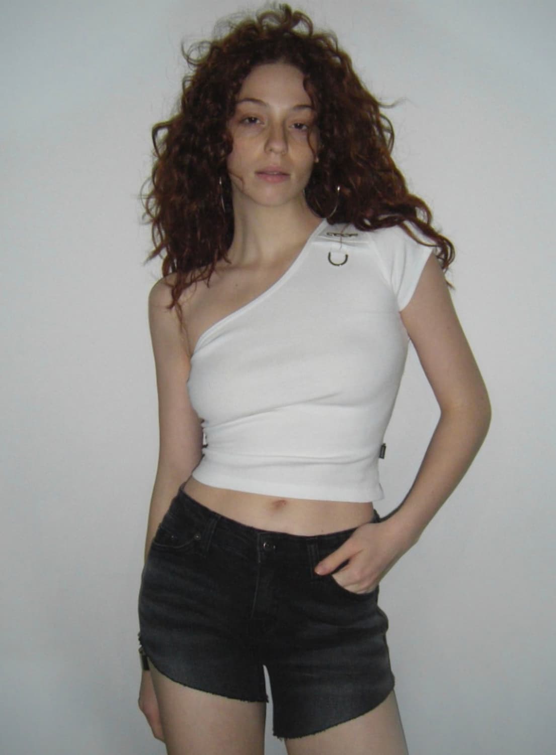 오도어 Between tee BLACK 상품이미지2