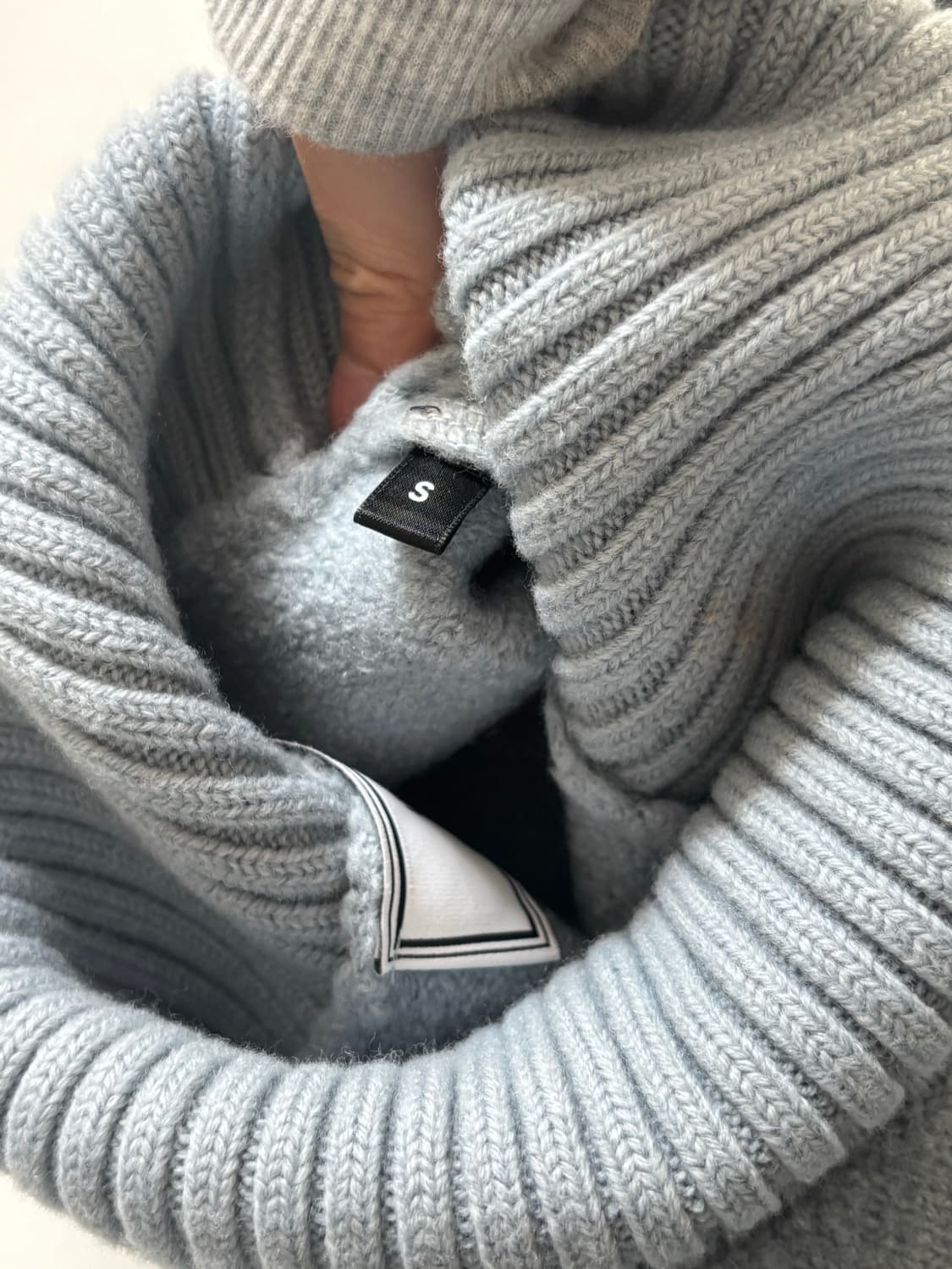 AMI 아미 스틸블루 인타르시아 터틀넥 니트 상품이미지8