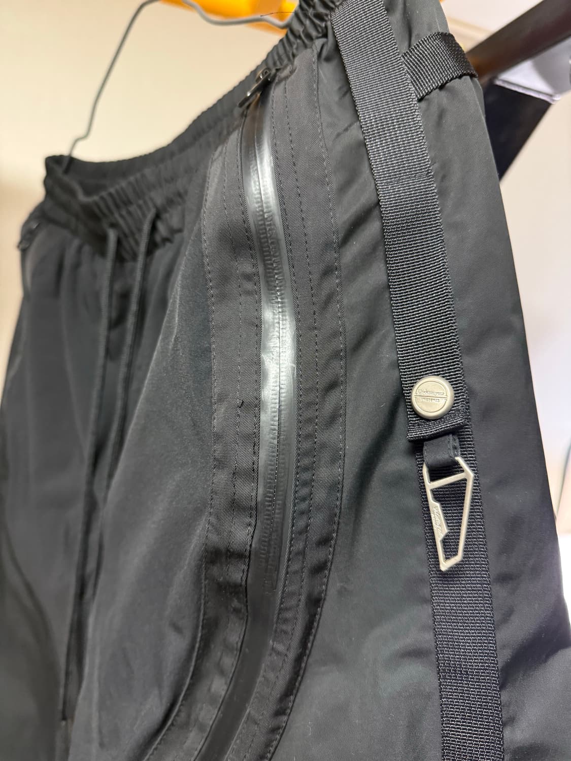 언더마이카 리전.01 트위스트 집 라인 테이핑 팬츠 블랙 3 사이즈 상품이미지5