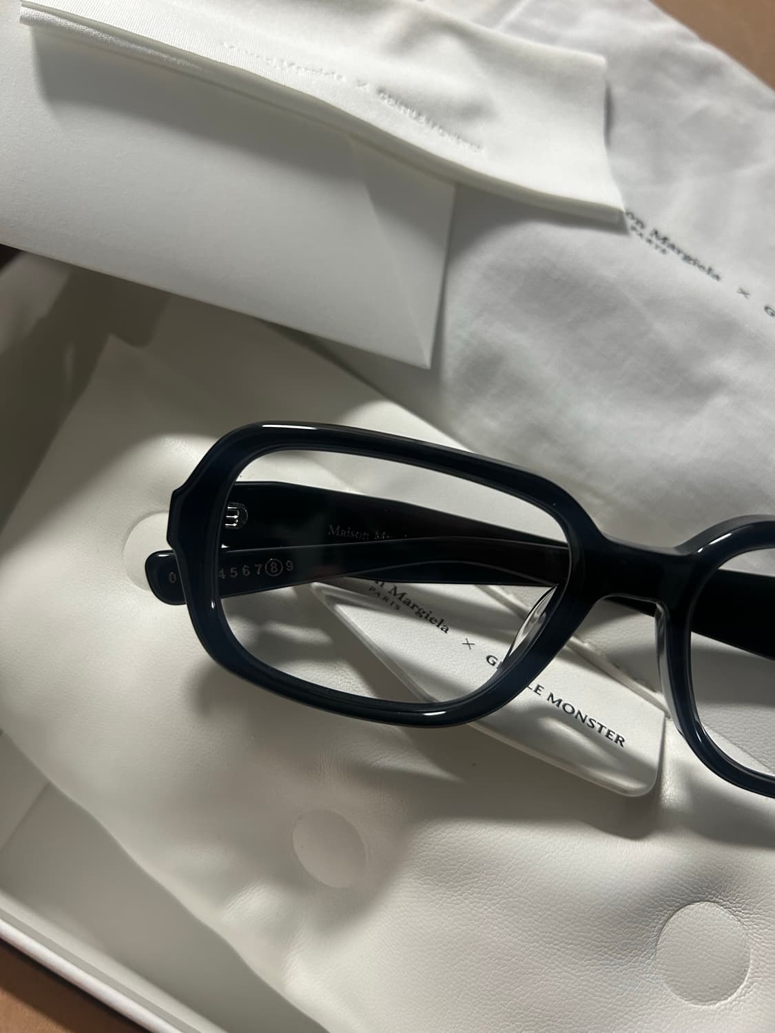 젠틀몬스터 마르지엘라 MM114 블랙 상품이미지1