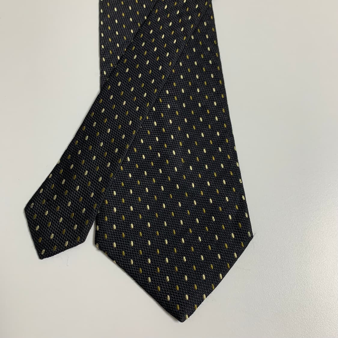 입생로랑(YSL) 도트패턴 블랙컬러 명품넥타이 정장룩코디 A+ 상품이미지4