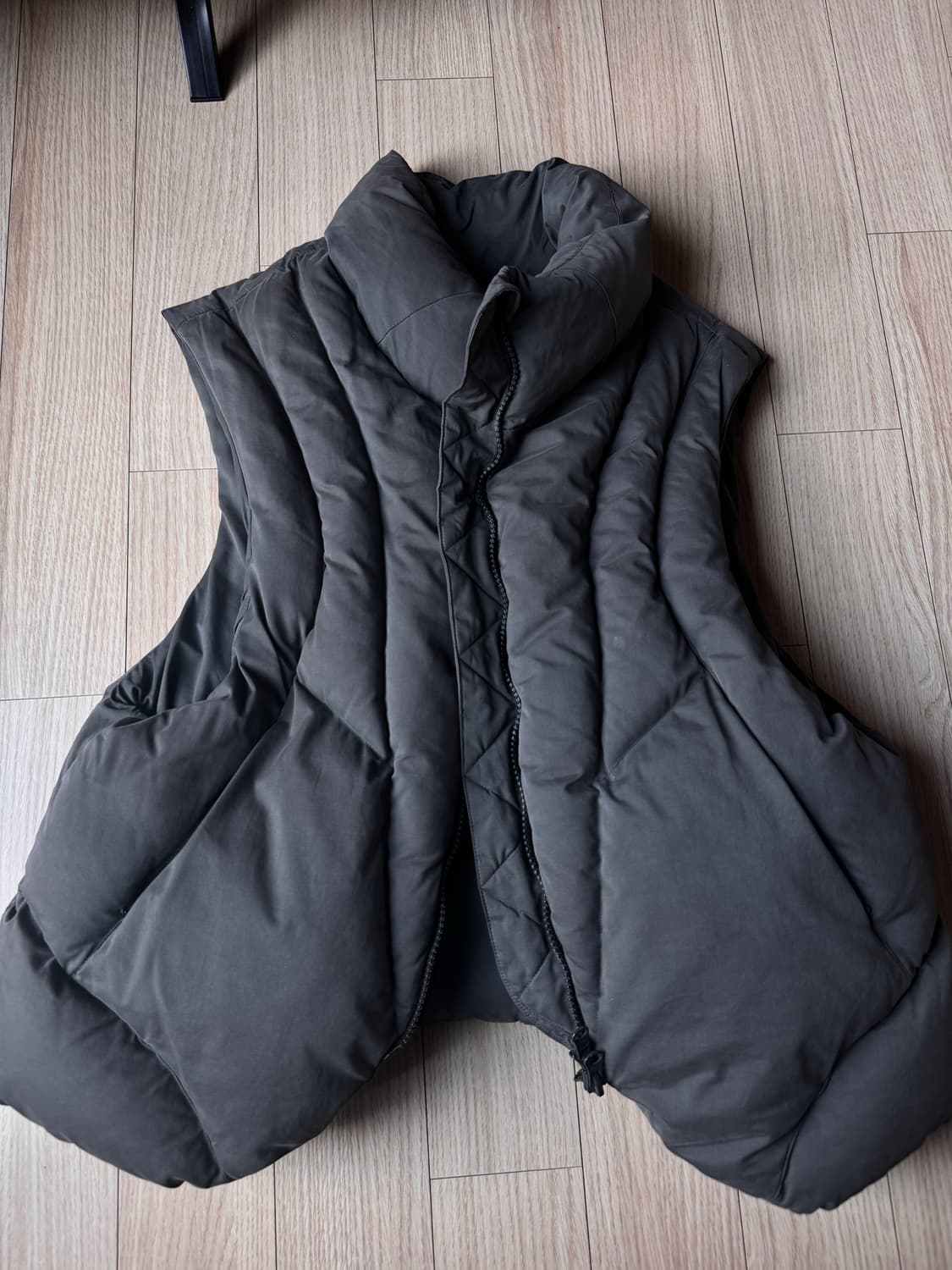 Hyein seo padded vest grey 상품이미지1