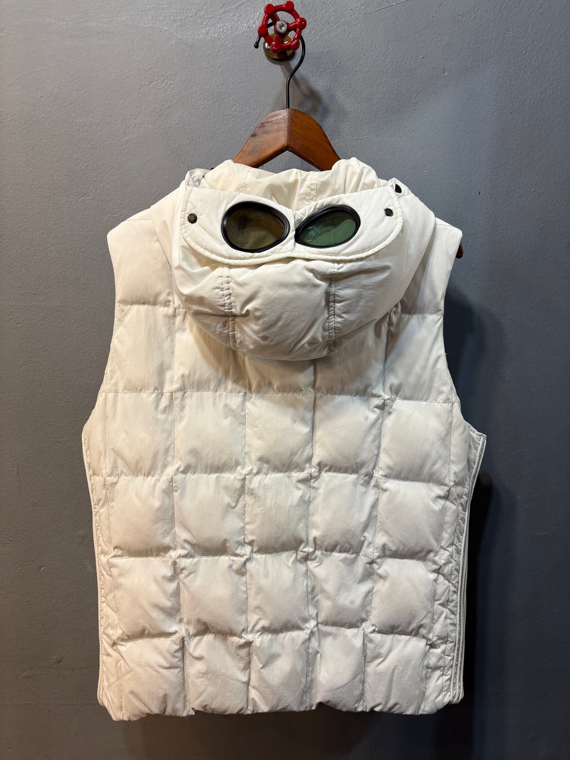 C.P Compand Hooded Down Vest 상품이미지4