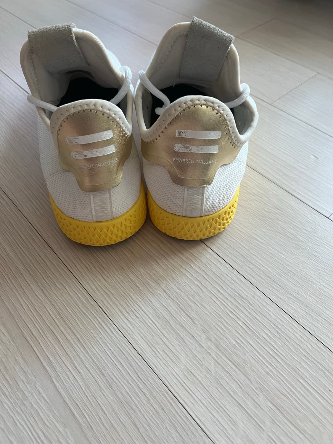 아디다스 퍼렐 윌리엄스 휴먼 레이스 테니스휴 260mm 상품이미지5